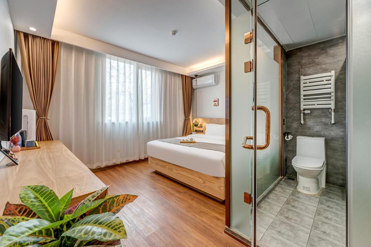 Happy Dragon Saga Hotel With Terrace-- Free Wifi With Fluent English Speaking,Tourist Ticket Service&Food Recommendation,Near Tian'Anmen Forbidden City,Wangfujing Walking Street,Easy To Get Any Tour Sights By Metro Beijing Eksteriør billede