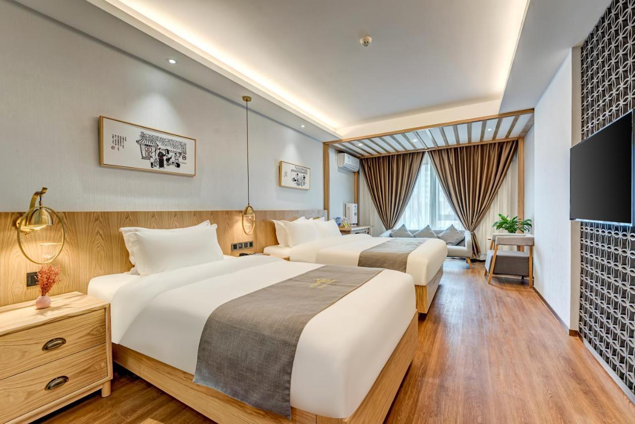 Happy Dragon Saga Hotel With Terrace-- Free Wifi With Fluent English Speaking,Tourist Ticket Service&Food Recommendation,Near Tian'Anmen Forbidden City,Wangfujing Walking Street,Easy To Get Any Tour Sights By Metro Beijing Eksteriør billede