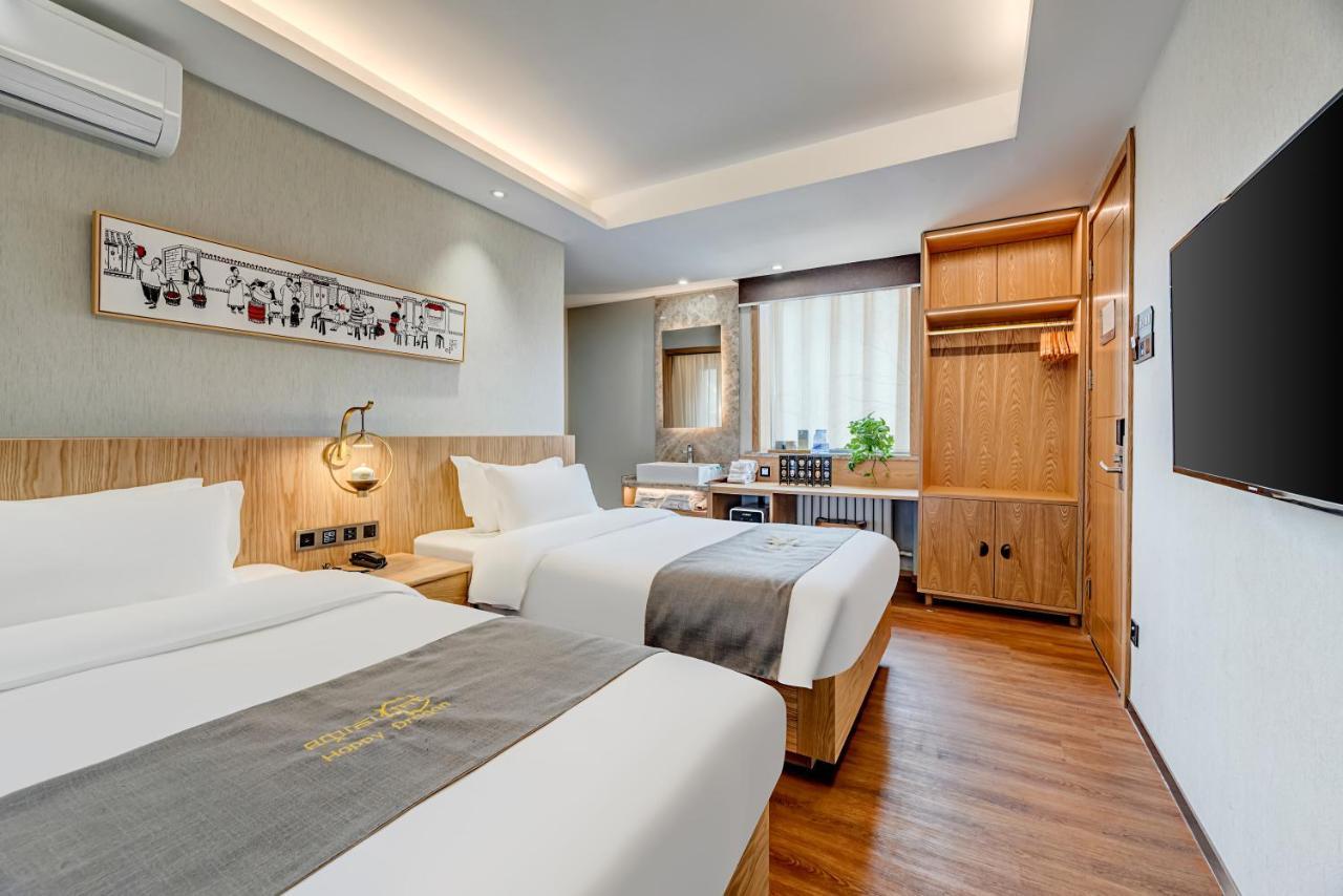 Happy Dragon Saga Hotel With Terrace-- Free Wifi With Fluent English Speaking,Tourist Ticket Service&Food Recommendation,Near Tian'Anmen Forbidden City,Wangfujing Walking Street,Easy To Get Any Tour Sights By Metro Beijing Eksteriør billede
