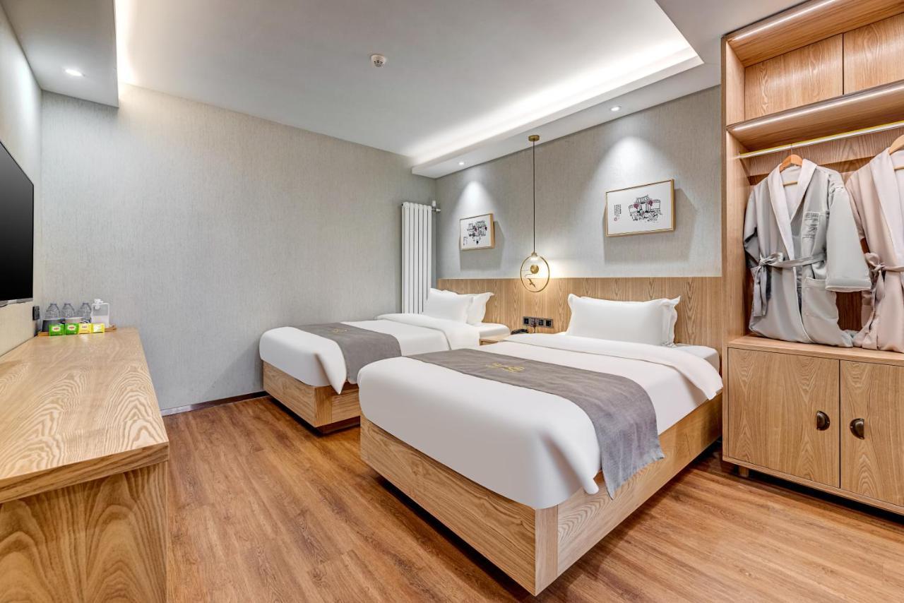 Happy Dragon Saga Hotel With Terrace-- Free Wifi With Fluent English Speaking,Tourist Ticket Service&Food Recommendation,Near Tian'Anmen Forbidden City,Wangfujing Walking Street,Easy To Get Any Tour Sights By Metro Beijing Eksteriør billede
