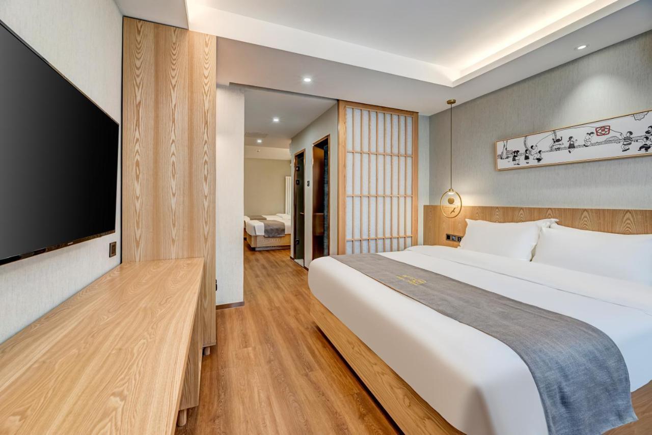 Happy Dragon Saga Hotel With Terrace-- Free Wifi With Fluent English Speaking,Tourist Ticket Service&Food Recommendation,Near Tian'Anmen Forbidden City,Wangfujing Walking Street,Easy To Get Any Tour Sights By Metro Beijing Eksteriør billede
