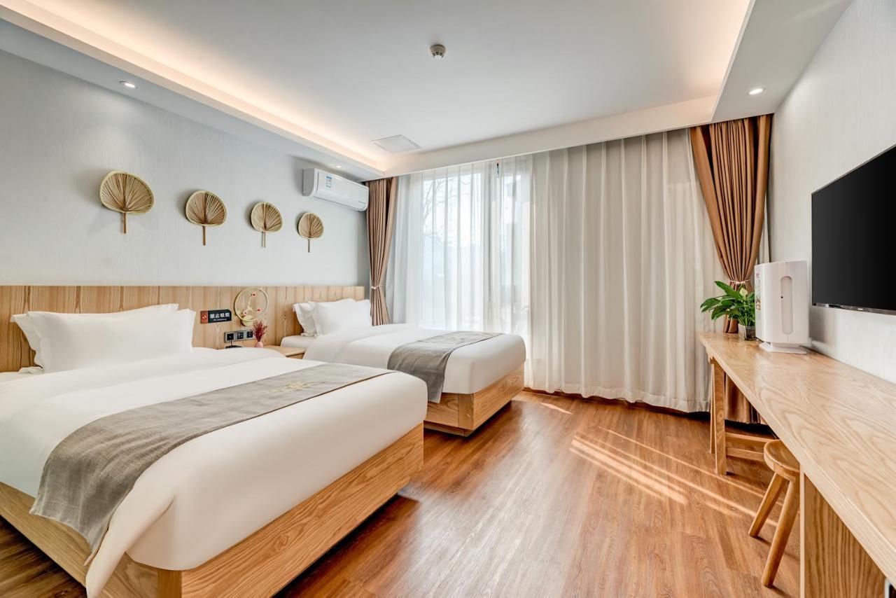 Happy Dragon Saga Hotel With Terrace-- Free Wifi With Fluent English Speaking,Tourist Ticket Service&Food Recommendation,Near Tian'Anmen Forbidden City,Wangfujing Walking Street,Easy To Get Any Tour Sights By Metro Beijing Eksteriør billede