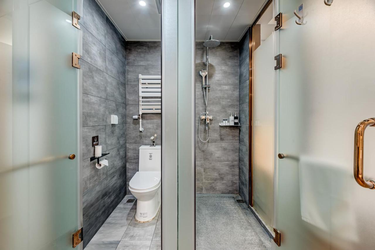 Happy Dragon Saga Hotel With Terrace-- Free Wifi With Fluent English Speaking,Tourist Ticket Service&Food Recommendation,Near Tian'Anmen Forbidden City,Wangfujing Walking Street,Easy To Get Any Tour Sights By Metro Beijing Eksteriør billede