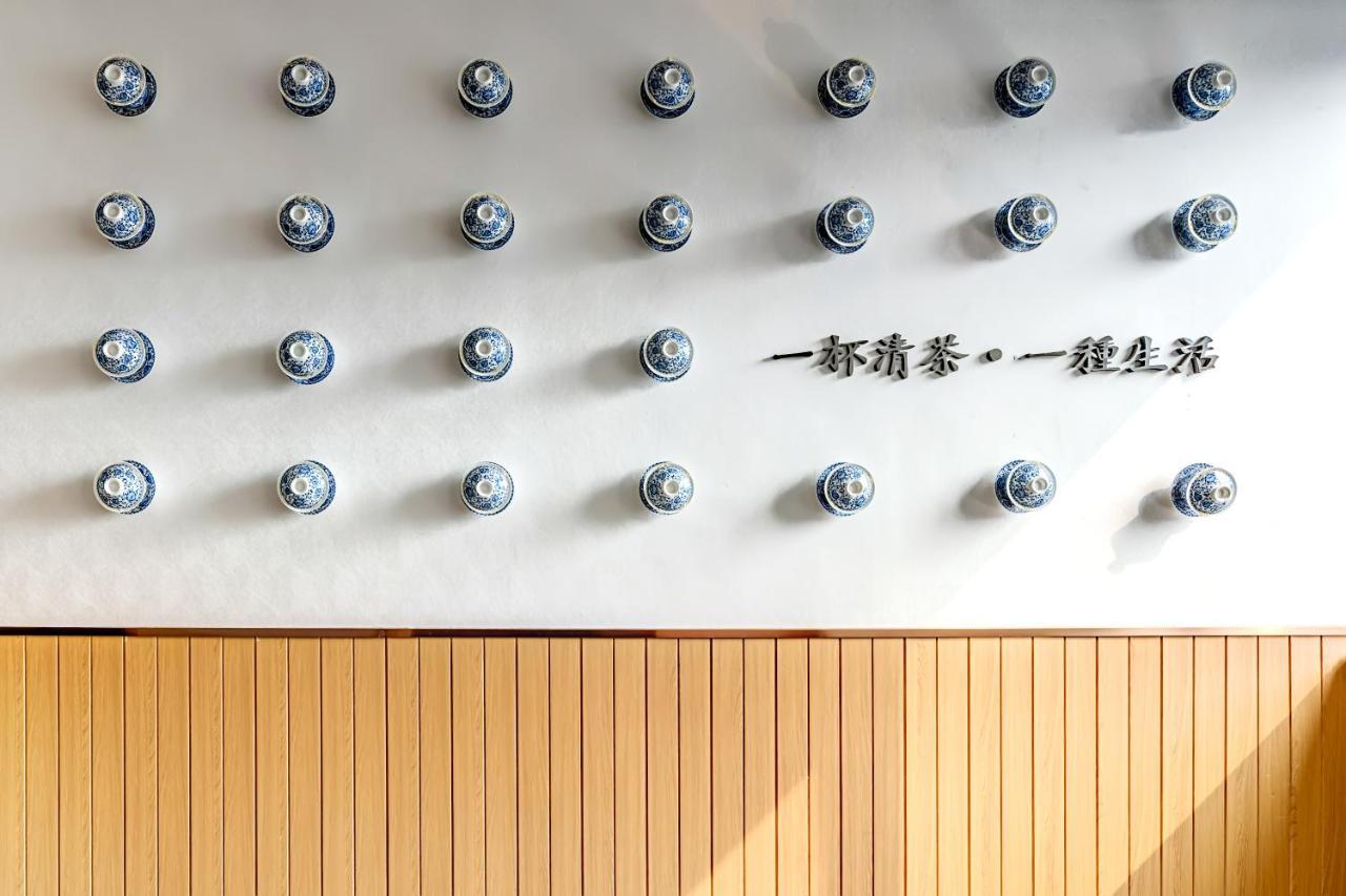 Happy Dragon Saga Hotel With Terrace-- Free Wifi With Fluent English Speaking,Tourist Ticket Service&Food Recommendation,Near Tian'Anmen Forbidden City,Wangfujing Walking Street,Easy To Get Any Tour Sights By Metro Beijing Eksteriør billede