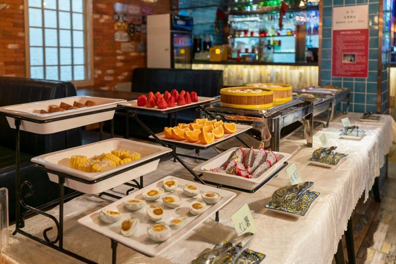 Happy Dragon Saga Hotel With Terrace-- Free Wifi With Fluent English Speaking,Tourist Ticket Service&Food Recommendation,Near Tian'Anmen Forbidden City,Wangfujing Walking Street,Easy To Get Any Tour Sights By Metro Beijing Eksteriør billede
