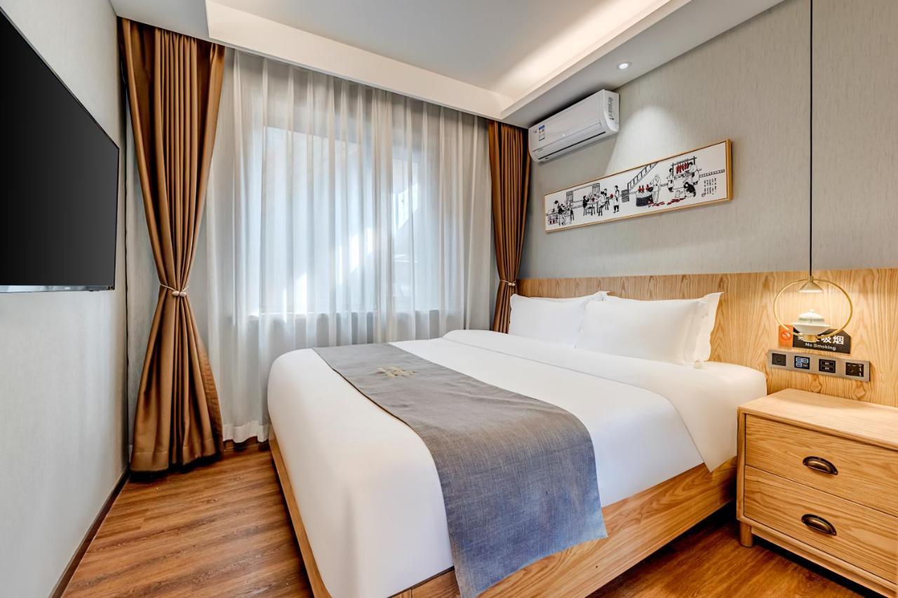 Happy Dragon Saga Hotel With Terrace-- Free Wifi With Fluent English Speaking,Tourist Ticket Service&Food Recommendation,Near Tian'Anmen Forbidden City,Wangfujing Walking Street,Easy To Get Any Tour Sights By Metro Beijing Eksteriør billede